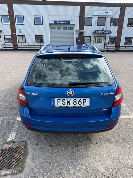 Skoda Octavia 2 of 5