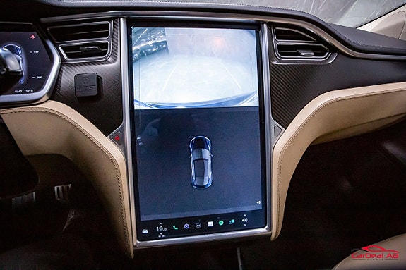 Tesla Model S 20 of 25