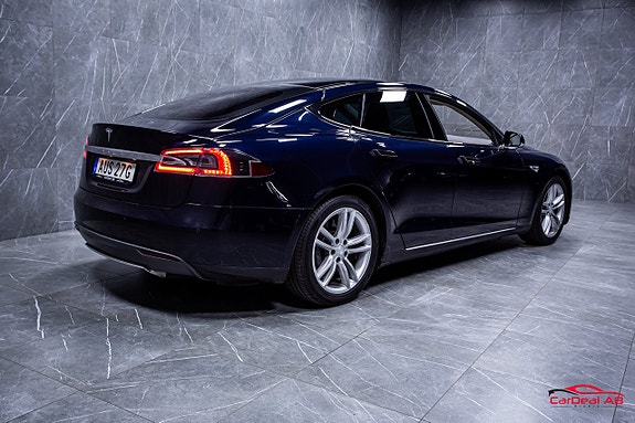Tesla Model S 7 of 25