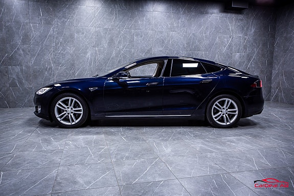 Tesla Model S 4 of 5