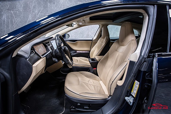 Tesla Model S 10 of 25