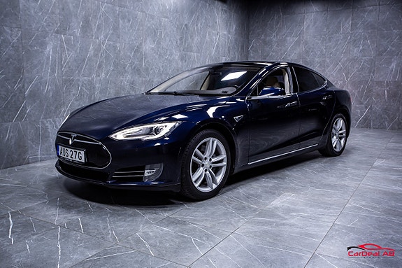 Tesla Model S 3 of 5