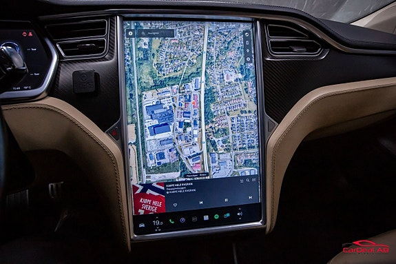 Tesla Model S 21 of 25