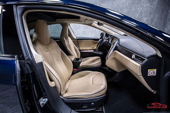 Tesla Model S 17 of 25