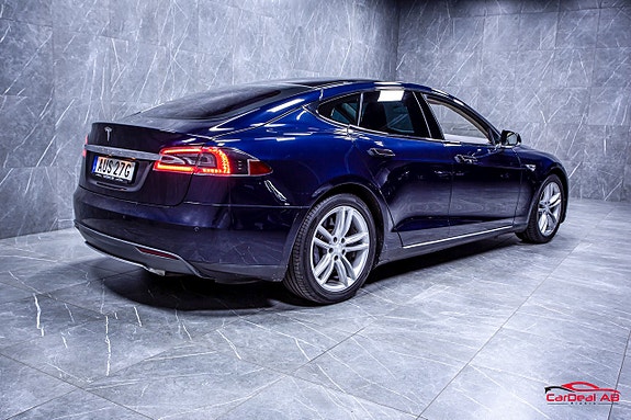 Tesla Model S 7 of 25