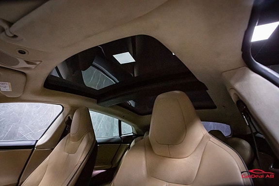 Tesla Model S 19 of 25