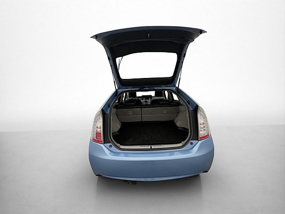 Toyota Prius 8 of 27