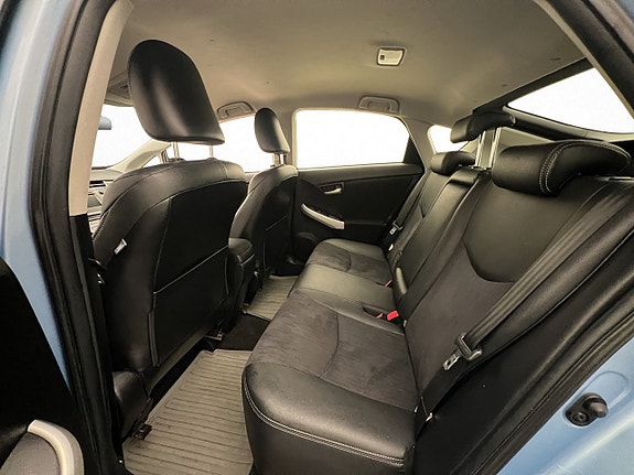 Toyota Prius 10 of 27