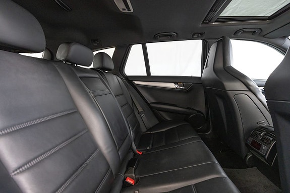 Mercedes-Benz C63 12 of 16