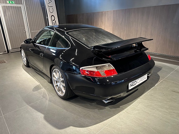 Porsche 911 Carrera 3 of 5