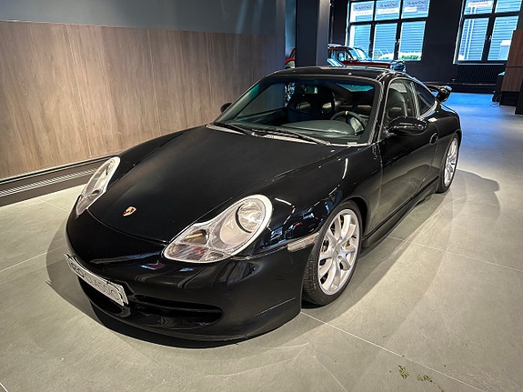 Porsche 911 Carrera 2 of 5