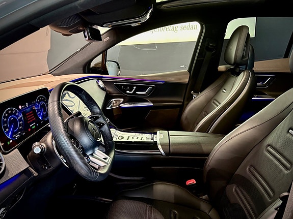 Mercedes-Benz EQE43 SUV 10 of 18