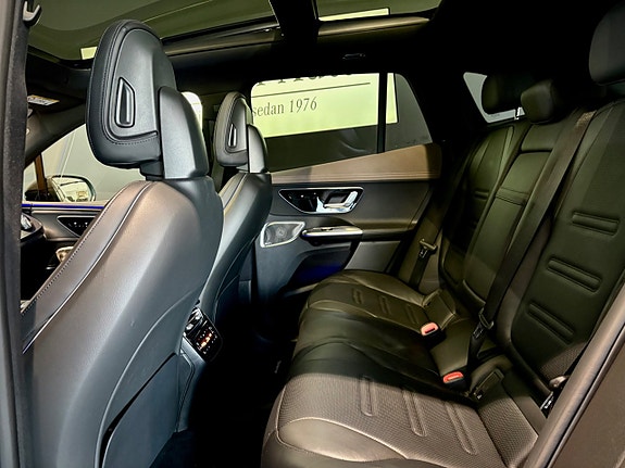 Mercedes-Benz EQE43 SUV 11 of 18