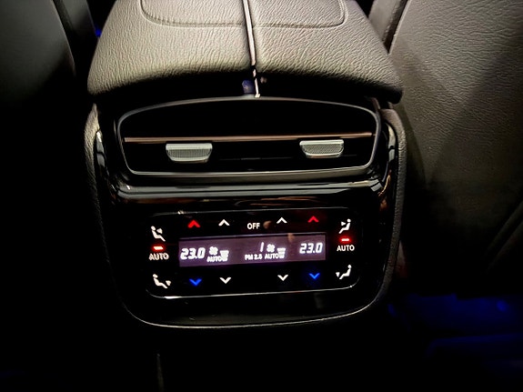 Mercedes-Benz EQE43 SUV 13 of 18
