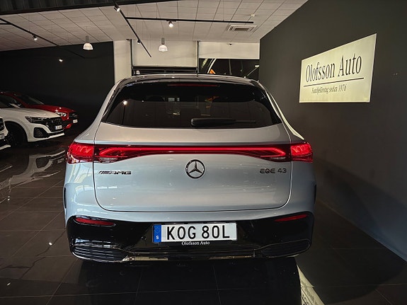Mercedes-Benz EQE43 SUV 12 of 18