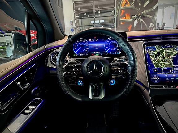 Mercedes-Benz EQE43 SUV 15 of 18