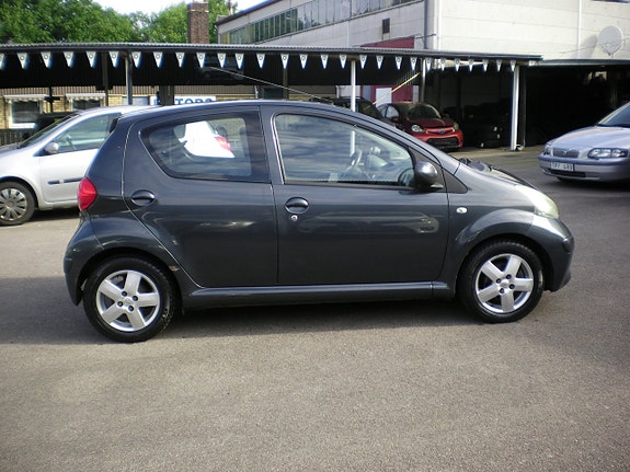 Toyota Aygo 4 of 5