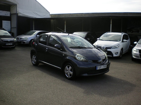 Toyota Aygo 2 of 5