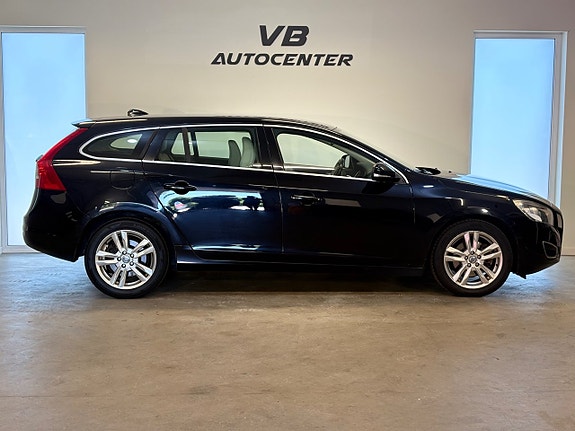 Volvo V60 2 of 18