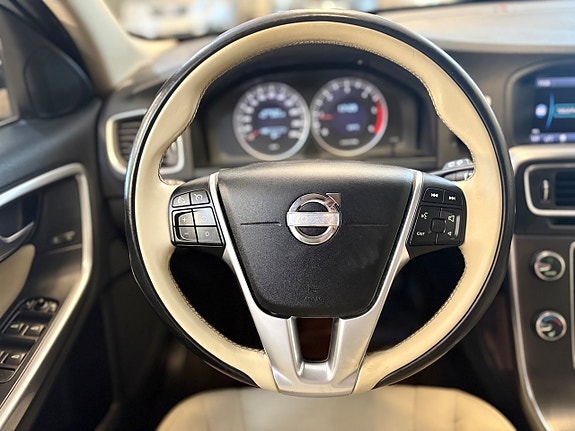 Volvo V60 14 of 18