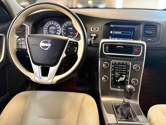 Volvo V60 13 of 18