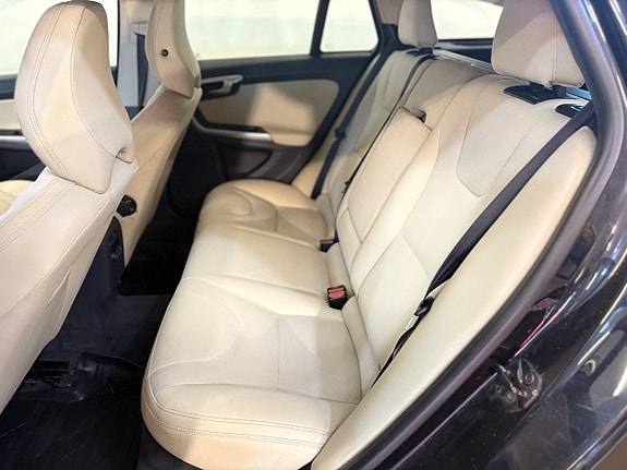 Volvo V60 11 of 18