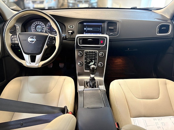 Volvo V60 12 of 18