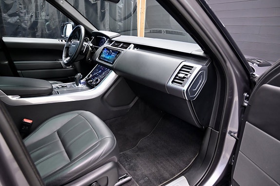 Land Rover Range Rover Sport 15 of 30