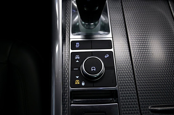 Land Rover Range Rover Sport 28 of 30