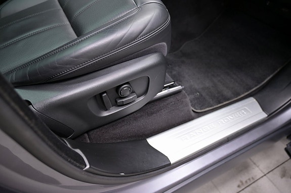 Land Rover Range Rover Sport 16 of 30