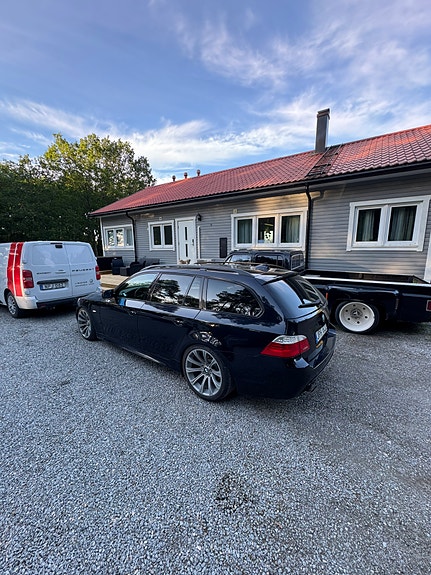 BMW 520d 3 of 5