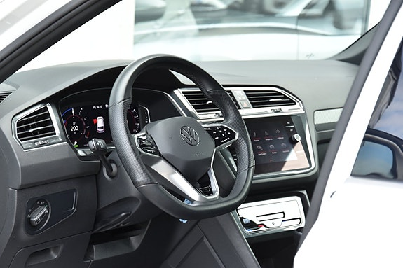 Volkswagen Tiguan 10 of 30
