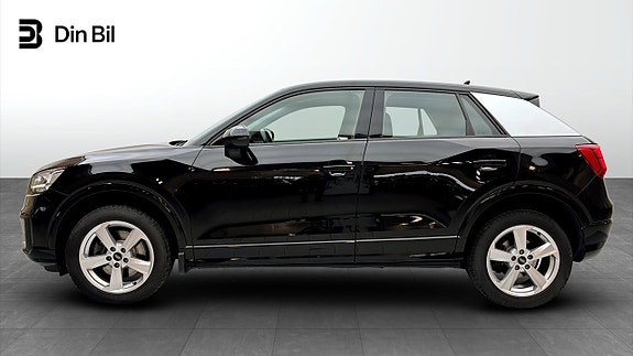 Audi Q2 2 of 5