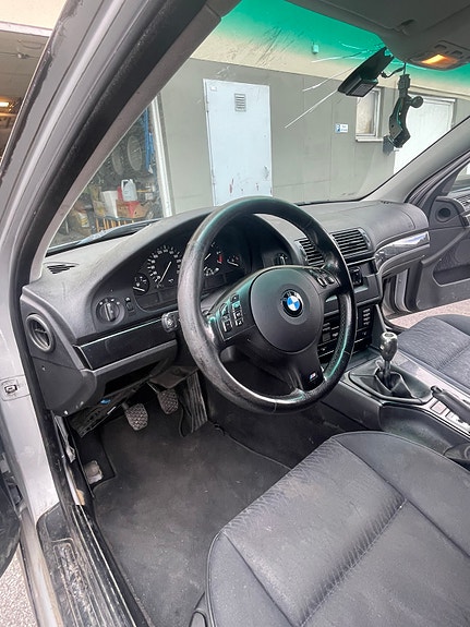 BMW 520i 5 of 16