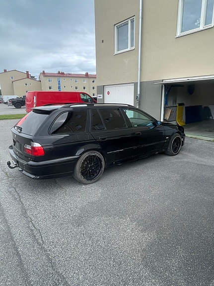 BMW 520i 7 of 16