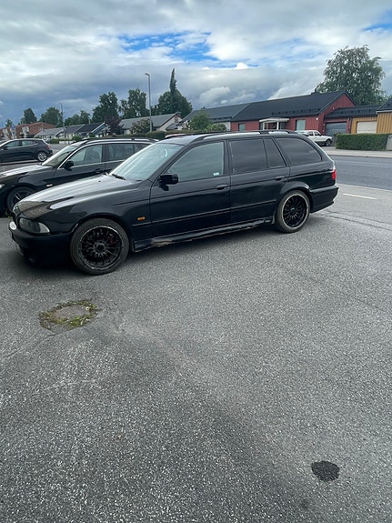 BMW 520i 3 of 16
