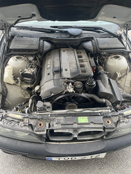 BMW 520i 11 of 16