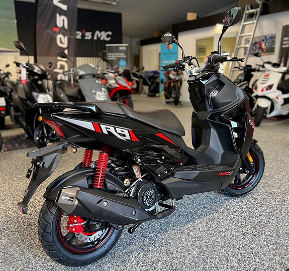 MOTO CR R9 HJÄLM PÅ KÖPET 2 of 5