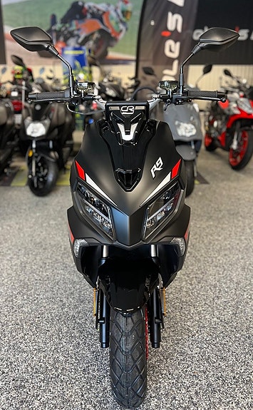 MOTO CR R9 HJÄLM PÅ KÖPET