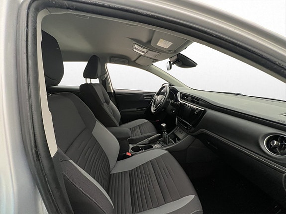 Toyota Auris 18 of 25