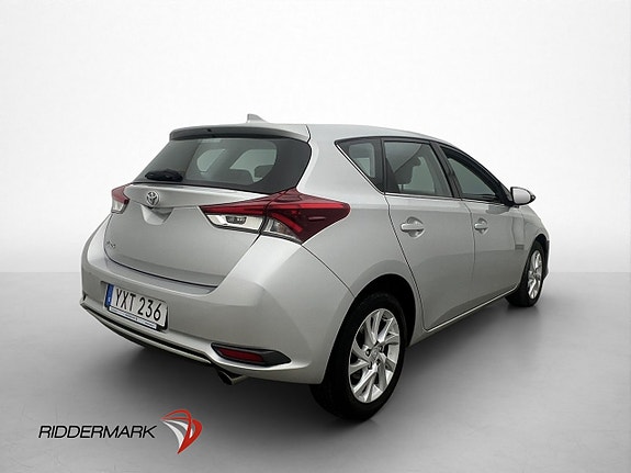Toyota Auris 8 of 27