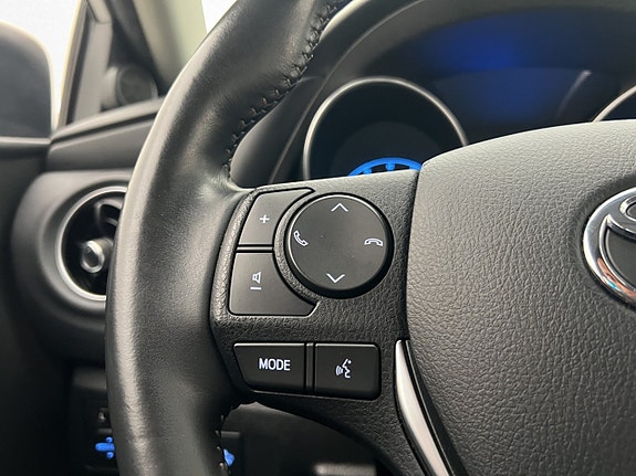 Toyota Auris 12 of 25