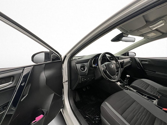 Toyota Auris 8 of 25