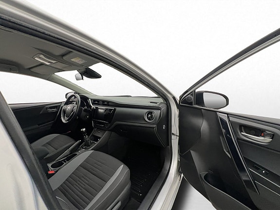 Toyota Auris 19 of 25