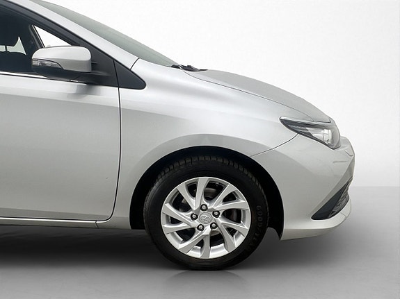 Toyota Auris 25 of 25