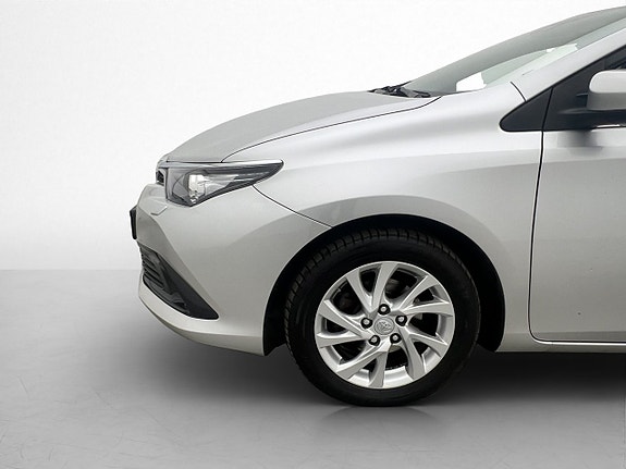 Toyota Auris 22 of 25