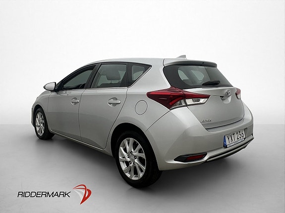 Toyota Auris 5 of 27
