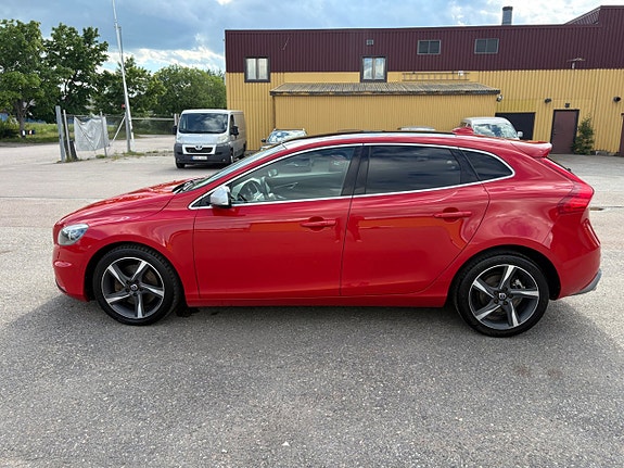 Volvo V40 2 of 19