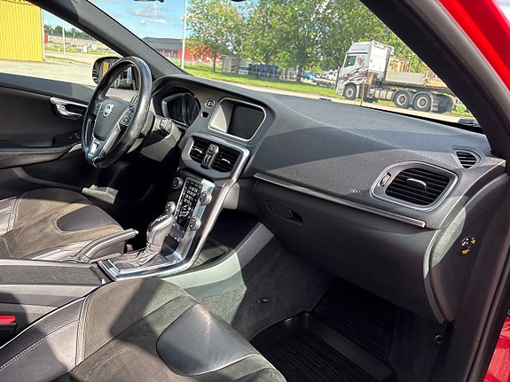 Volvo V40 11 of 19