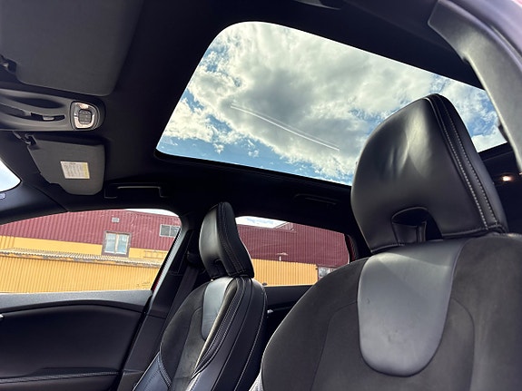 Volvo V40 13 of 19